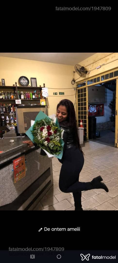 Acompanhante mulher com cabelo castanho de olhos castanhos - Bruninhaasurfis