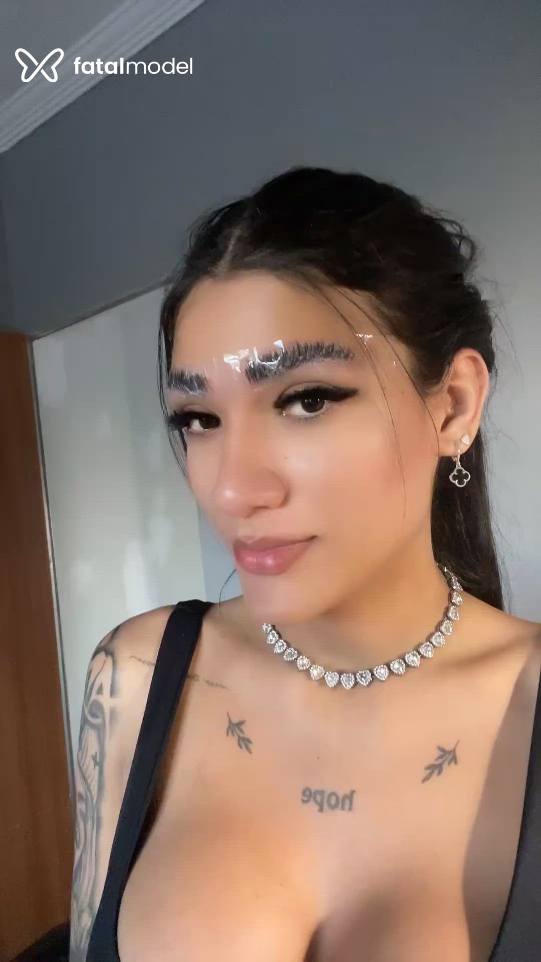 Acompanhante mulher trans com cabelo castanho de olhos castanhos - Mayla
