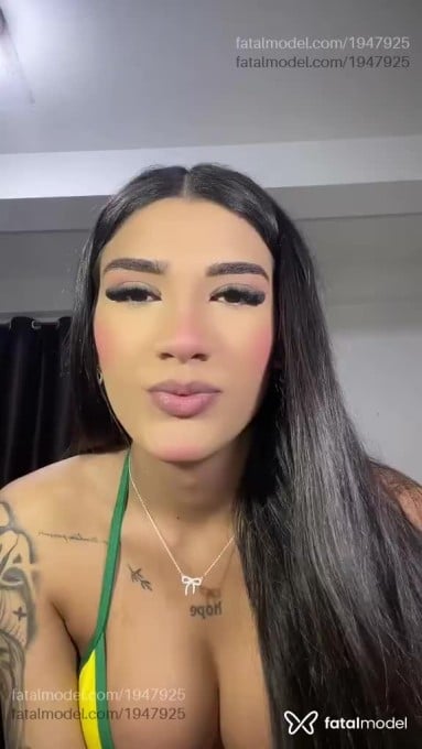 Acompanhante mulher trans com cabelo castanho de olhos castanhos em Penaforte - Mayla