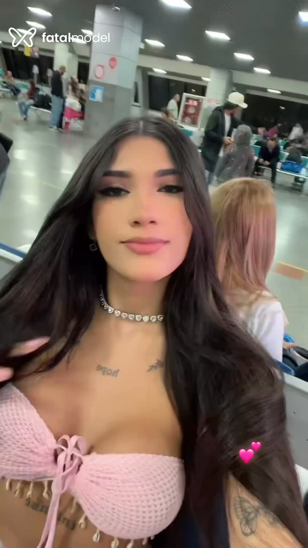 Acompanhante mulher trans com cabelo castanho de olhos castanhos - Mayla