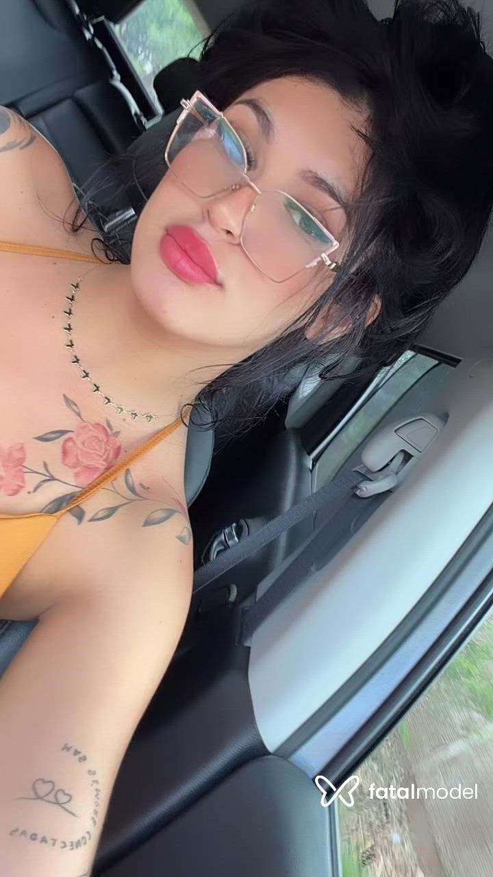 Acompanhante mulher trans morena (o) de olhos castanhos - Thamara Carvalho