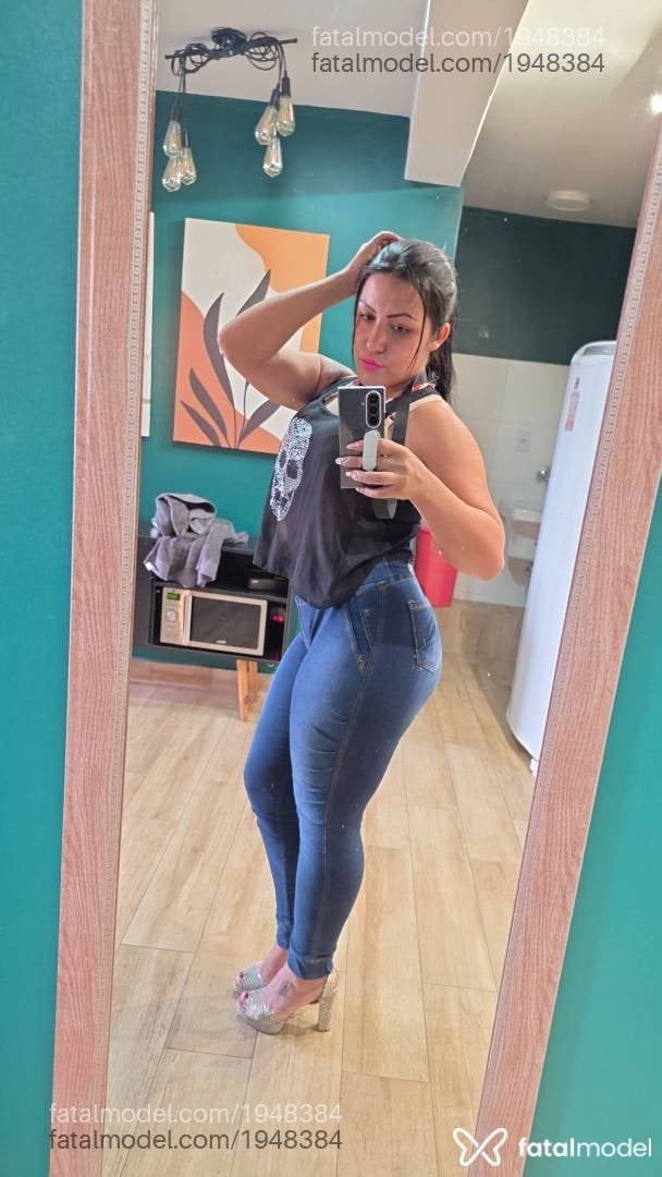 Acompanhante mulher com cabelo castanho de olhos pretos - Rebeccasantostar