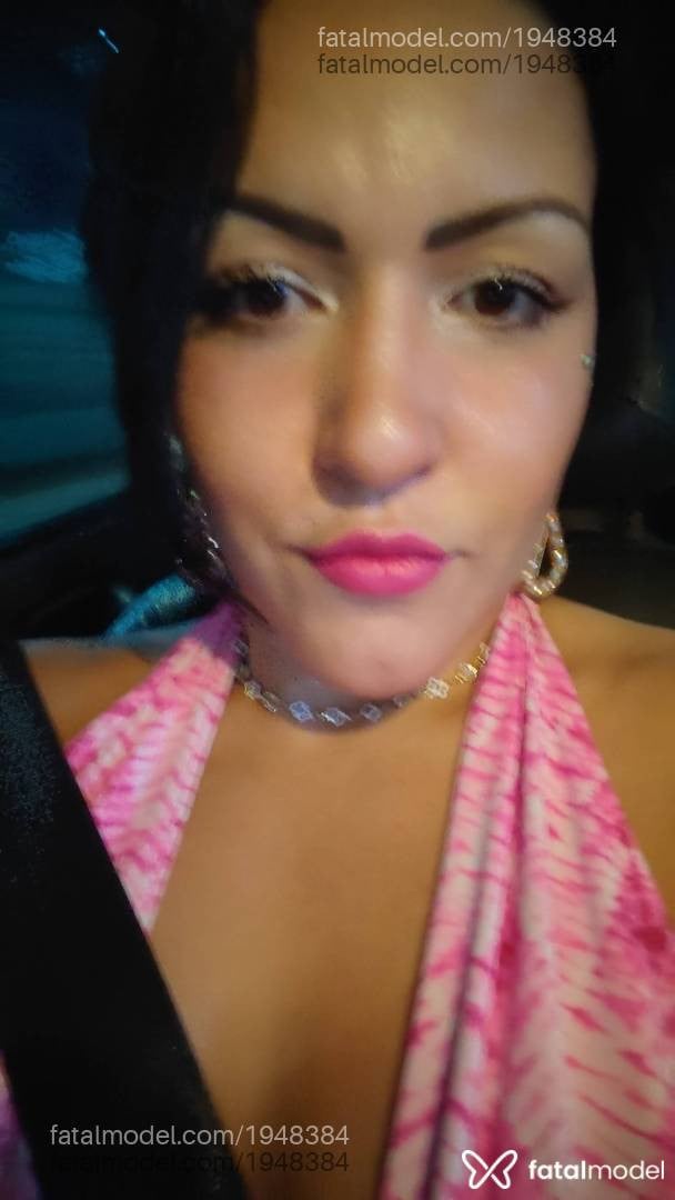 Acompanhante mulher com cabelo castanho de olhos pretos - RebeccaSantosatriz