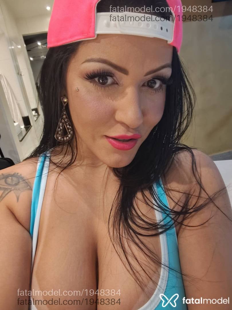 Acompanhante mulher com cabelo castanho de olhos pretos em São Paulo - RebeccaSantosatriz
