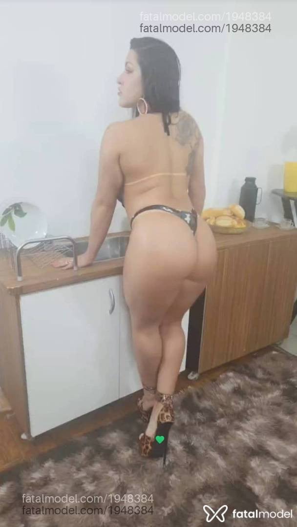 Acompanhante mulher com cabelo castanho de olhos pretos em São Paulo - RebeccaSantosatriz