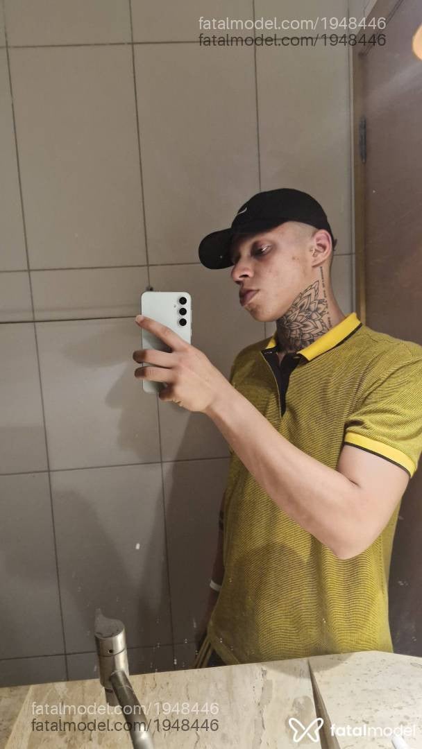 Acompanhante homem com cabelo castanho de olhos castanhos em São Paulo Acompanhante homem com cabelo castanho de olhos castanhos em São Paulo - Diogo Alcântara