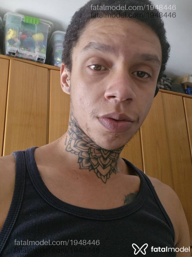 Acompanhante homem com cabelo castanho de olhos castanhos em São Paulo Acompanhante homem com cabelo castanho de olhos castanhos em São Paulo - Diogo Alcântara
