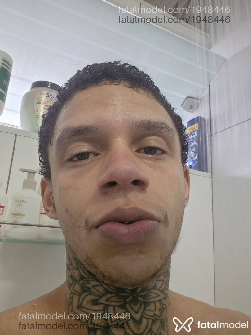 Acompanhante homem com cabelo castanho de olhos castanhos em São Paulo Acompanhante homem com cabelo castanho de olhos castanhos em São Paulo - Diogo Alcântara