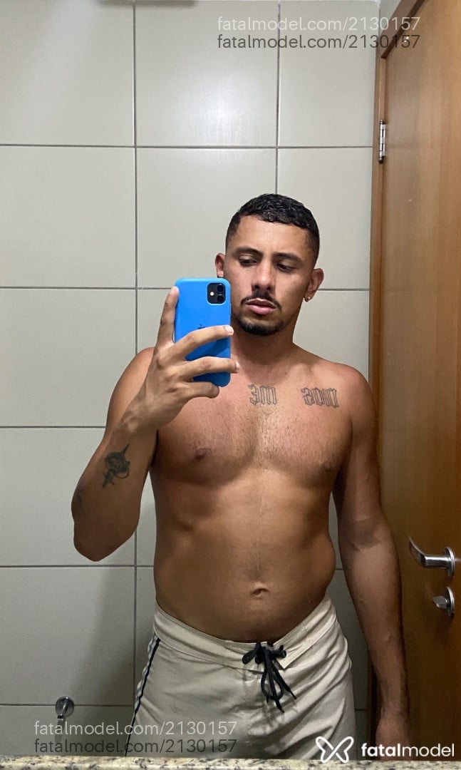 Acompanhante homem com cabelo castanho de olhos castanhos em Natal Acompanhante homem com cabelo castanho de olhos castanhos em Natal - Gustavo