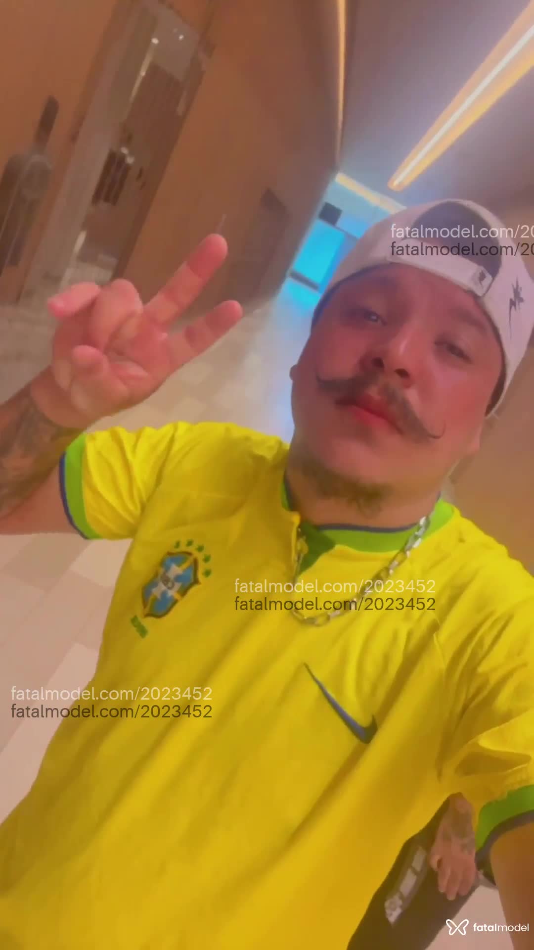 Acompanhante homem morena (o) de olhos castanhos em Curitiba - Motoboydotadocwb