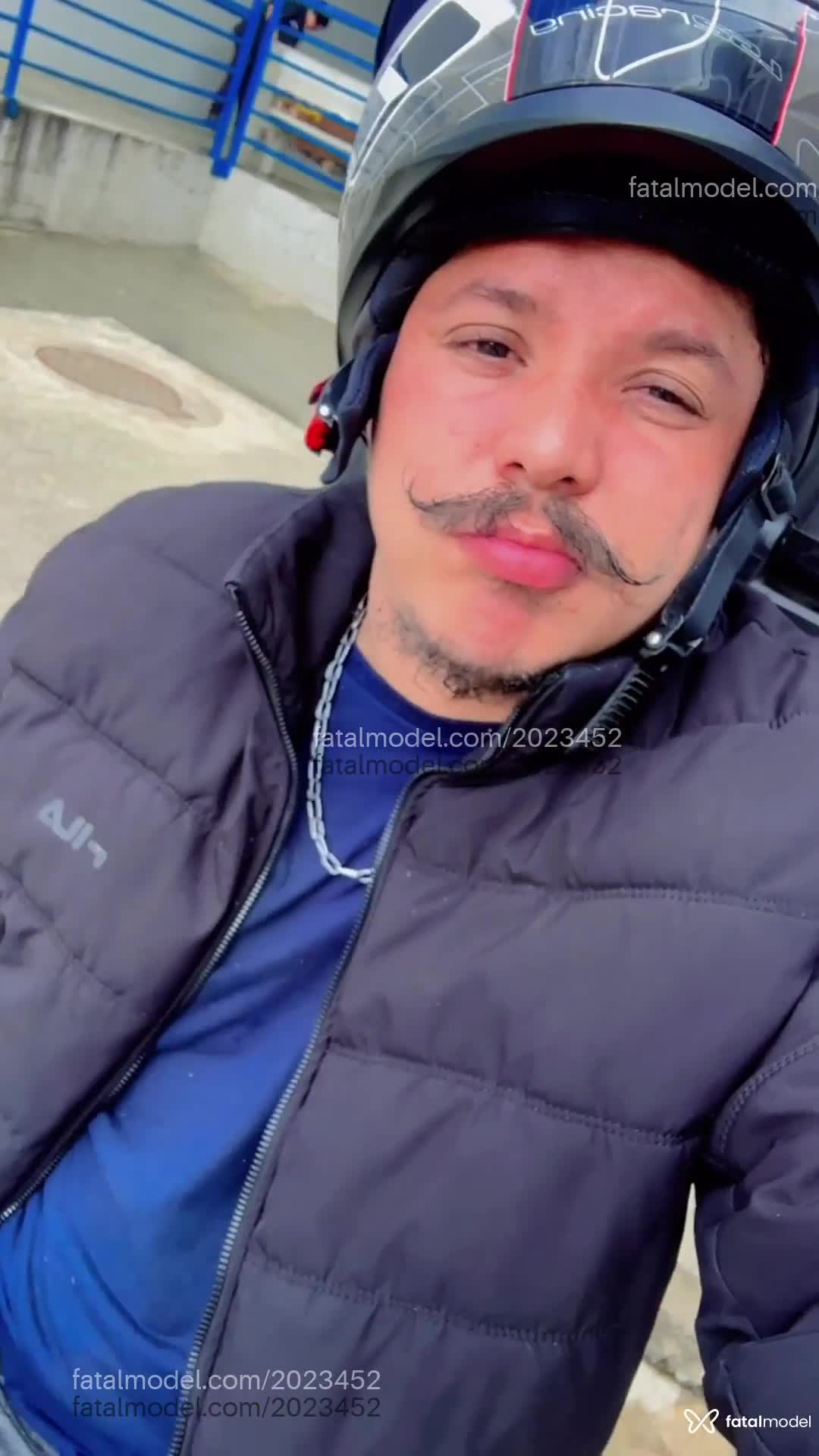 Acompanhante homem morena (o) de olhos castanhos em Curitiba - Motoboydotadocwb