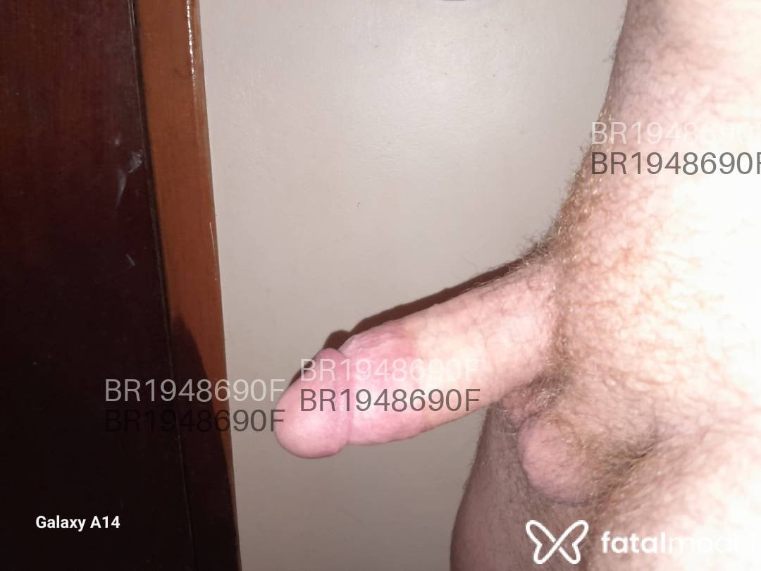 Acompanhante homem com cabelo castanho de olhos castanhos em Mandirituba Acompanhante homem com cabelo castanho de olhos castanhos em Mandirituba - Pedro