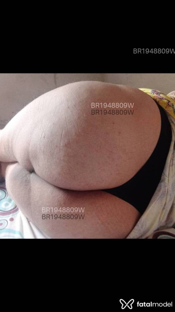 Acompanhante mulher trans com cabelo castanho de olhos verdes em Posse - Leticia Dias