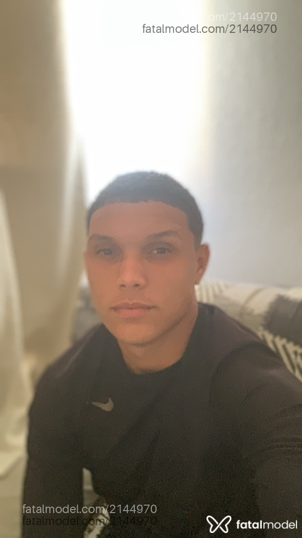 Acompanhante homem com cabelo castanho de olhos castanhos em Rio de Janeiro Acompanhante homem com cabelo castanho de olhos castanhos em Rio de Janeiro - Hugo Souza