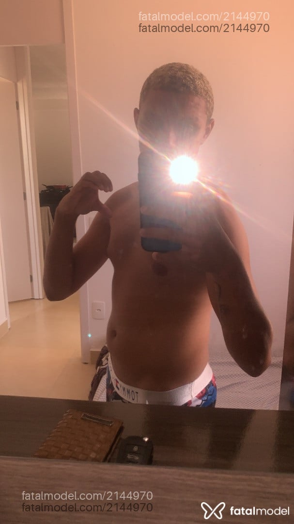 Acompanhante homem com cabelo castanho de olhos castanhos em Rio de Janeiro Acompanhante homem com cabelo castanho de olhos castanhos em Rio de Janeiro - Hugo Souza