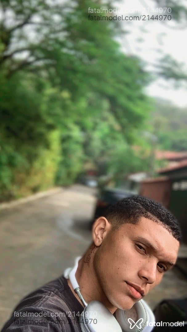 Acompanhante homem com cabelo castanho de olhos castanhos em Rio de Janeiro Acompanhante homem com cabelo castanho de olhos castanhos em Rio de Janeiro - Hugo Souza