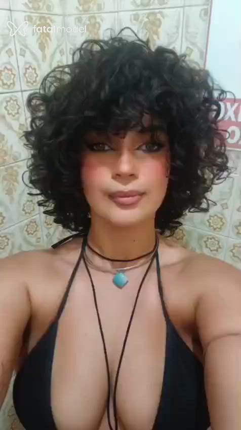 Acompanhante mulher morena (o) de olhos mel em Poços de Caldas Acompanhante mulher morena (o) de olhos mel em Poços de Caldas - Gabriella
