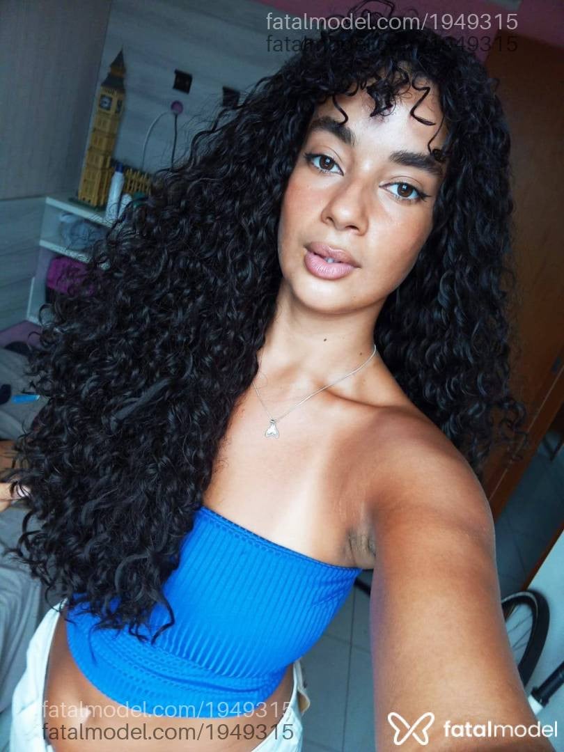 Acompanhante mulher morena (o) de olhos mel em Poços de Caldas Acompanhante mulher morena (o) de olhos mel em Poços de Caldas - Gabriella