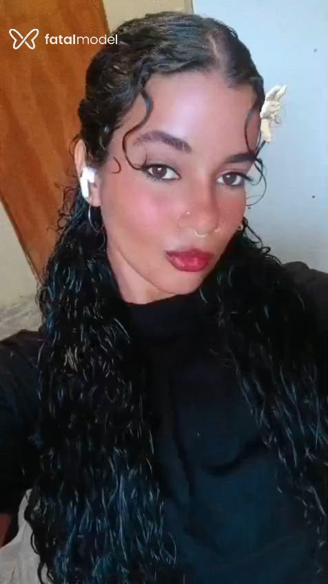 Acompanhante mulher morena (o) de olhos mel em Poços de Caldas Acompanhante mulher morena (o) de olhos mel em Poços de Caldas - Gabriella