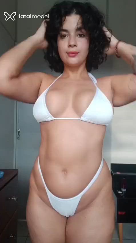Acompanhante mulher morena (o) de olhos mel em Poços de Caldas Acompanhante mulher morena (o) de olhos mel em Poços de Caldas - Gabriella