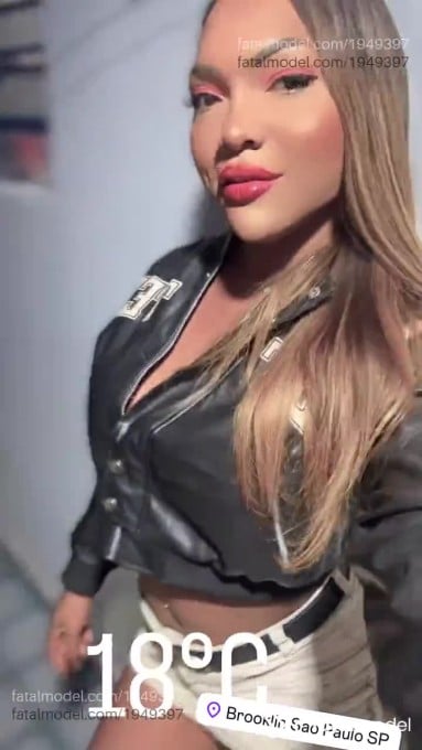 Acompanhante mulher trans com cabelo castanho de olhos castanhos em São Paulo - Lais Victoria
