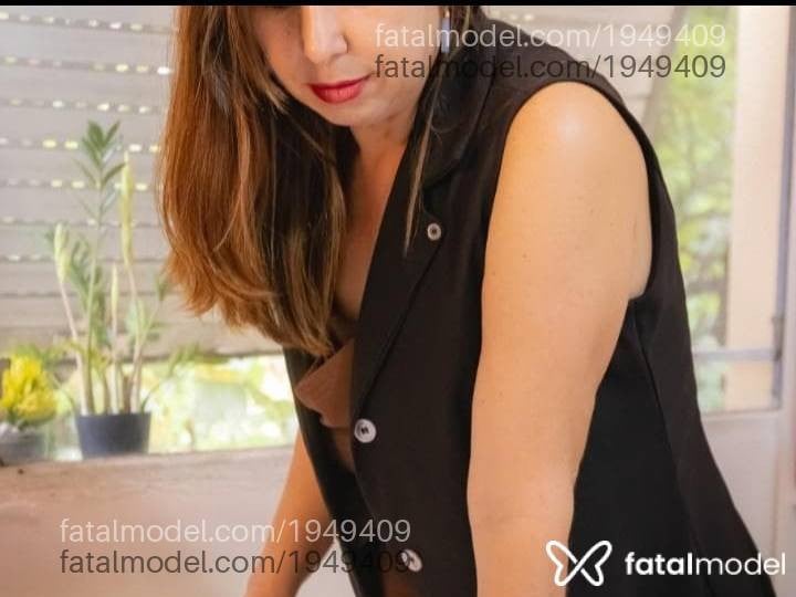 Acompanhante mulher com cabelo castanho de olhos mel - Khymyo Chiara