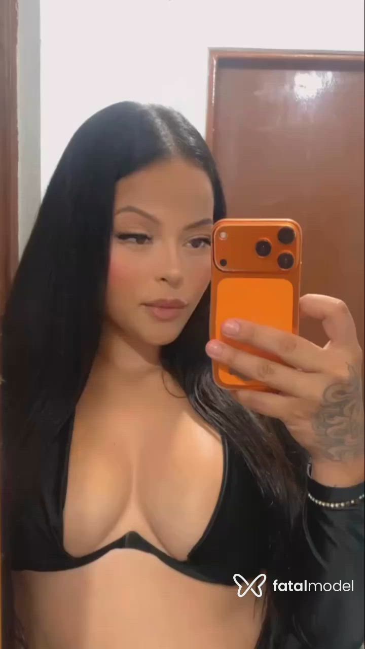 Acompanhante mulher morena (o) de olhos castanhos - Yasmin