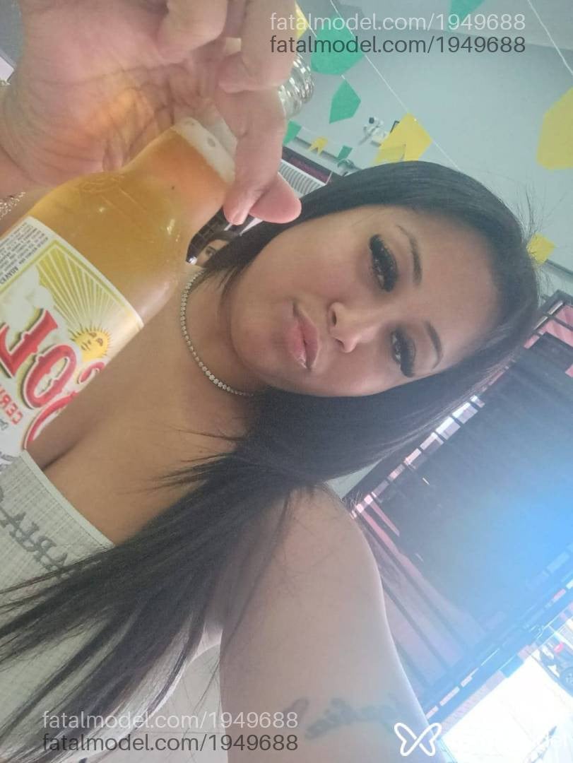 Acompanhante mulher com cabelo castanho de olhos mel - Kelly