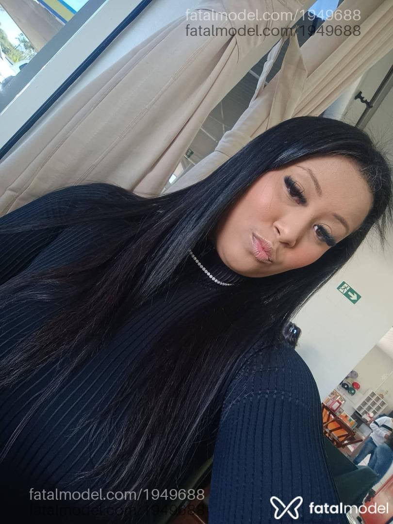 Acompanhante mulher com cabelo castanho de olhos mel - Kelly