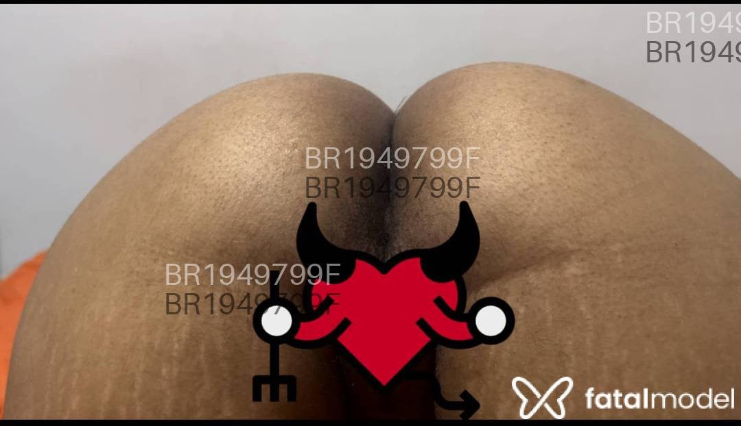 Acompanhante mulher com cabelo castanho de olhos castanhos em Virtual Acompanhante mulher com cabelo castanho de olhos castanhos em Virtual - Esmeralda