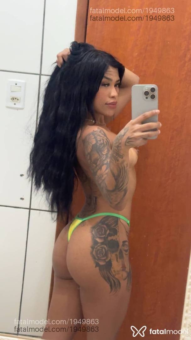 Acompanhante mulher loira (o) de olhos castanhos - Bia