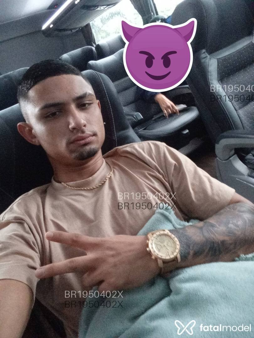 Acompanhante homem com cabelo castanho de olhos castanhos em Curitiba - Enzo Gabriel