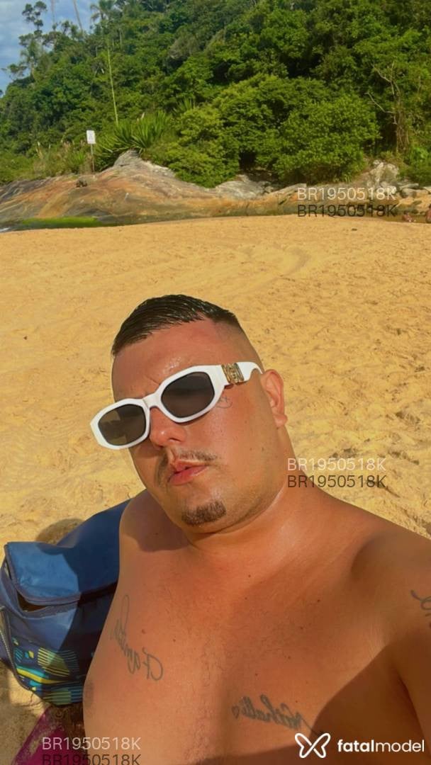 Acompanhante homem loira (o) de olhos castanhos em Balneário Camboriú - Hugo almeida