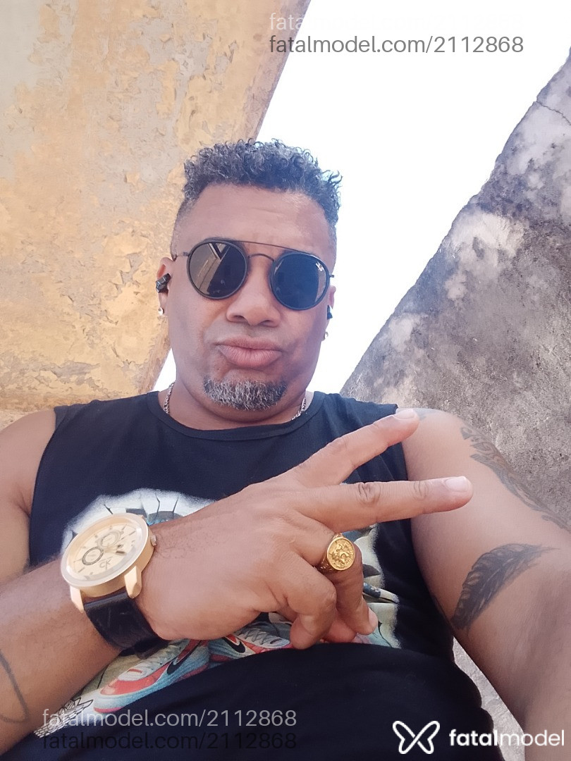 Acompanhante homem com cabelo castanho de olhos castanhos em São Paulo Acompanhante homem com cabelo castanho de olhos castanhos em São Paulo - Dan