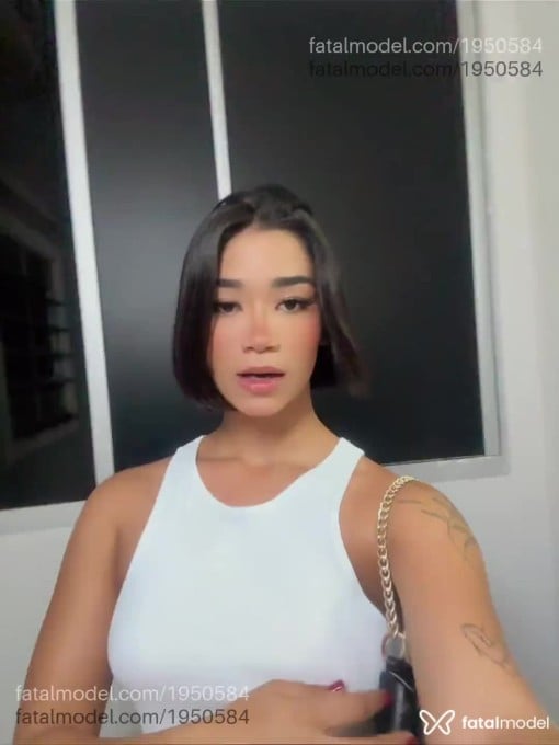 Acompanhante mulher morena (o) de olhos castanhos - Clara