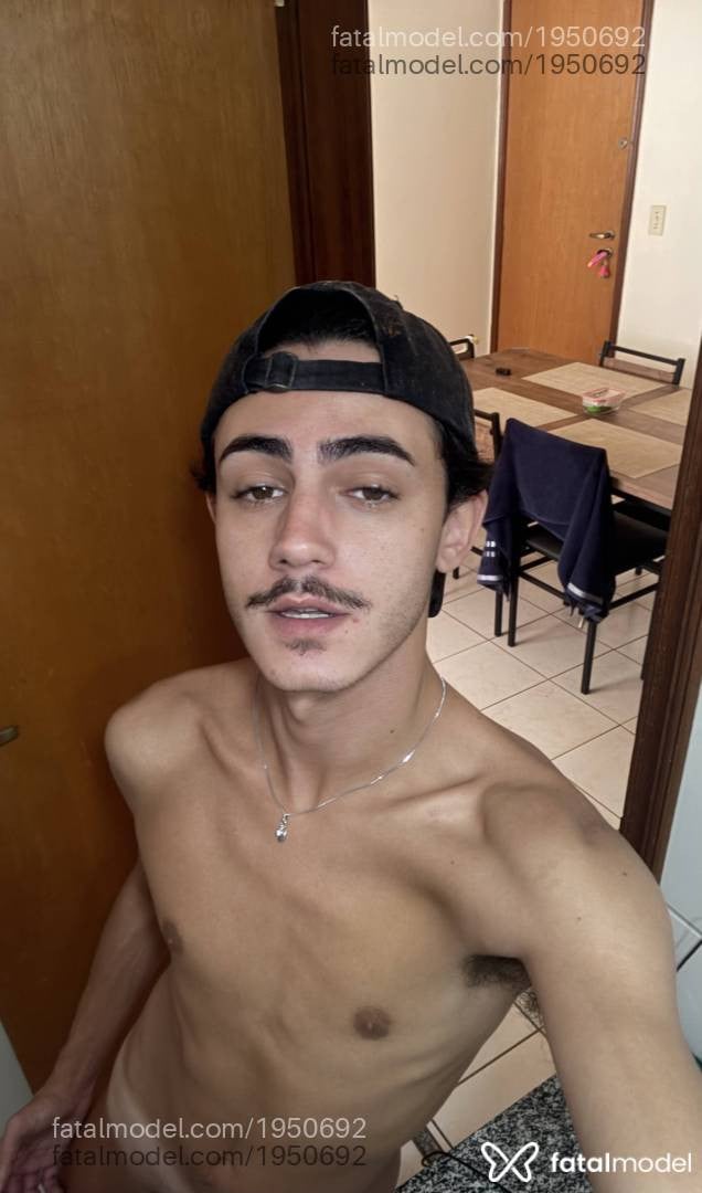 Acompanhante homem com cabelo castanho de olhos mel em Olímpia Acompanhante homem com cabelo castanho de olhos mel em Olímpia - Leo Nobre