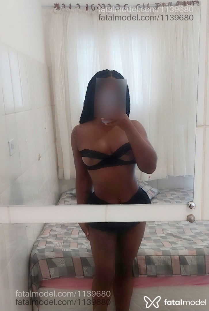 Acompanhante mulher morena (o) de olhos castanhos - Maju Trindade