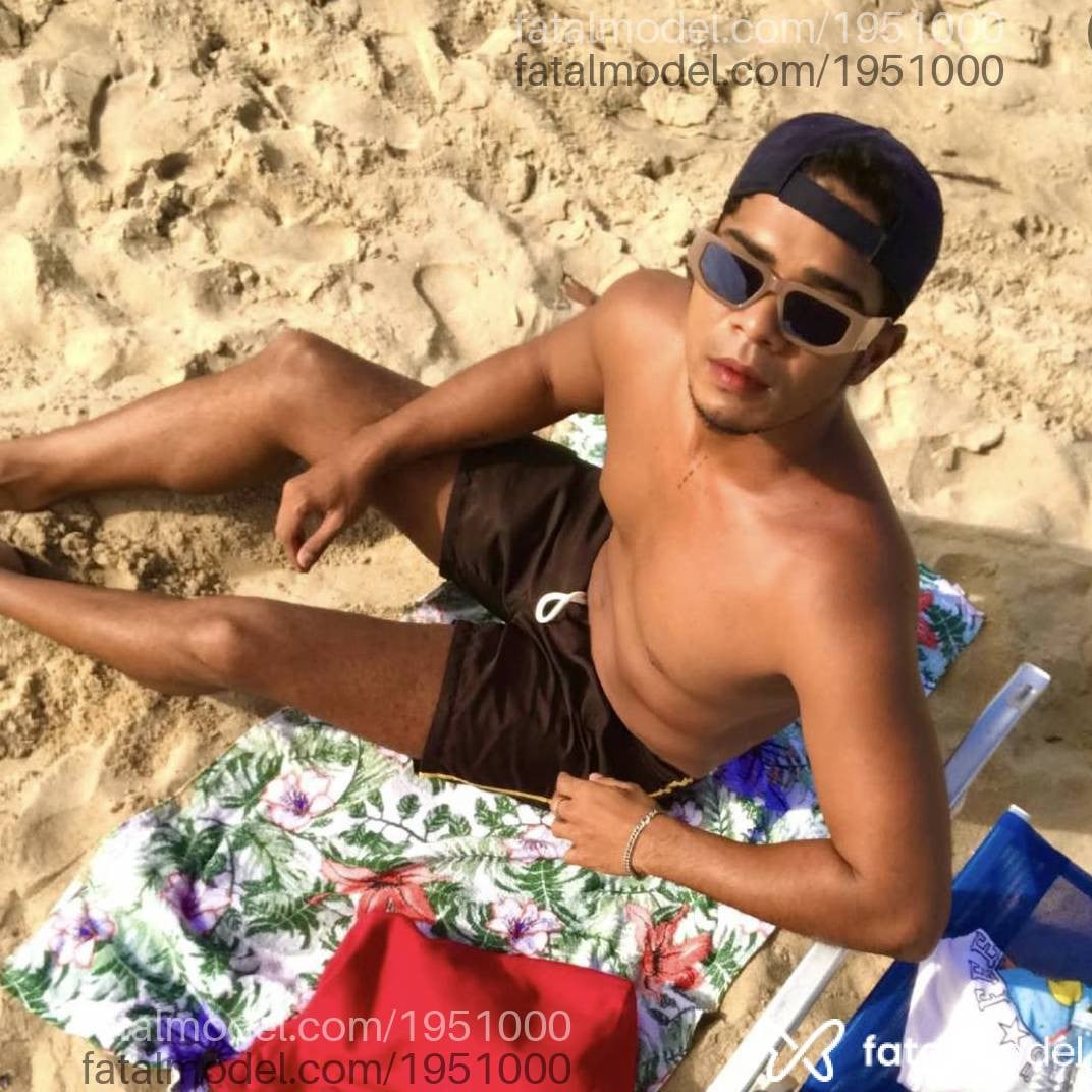 Acompanhante homem morena (o) de olhos castanhos em Barra Velha Acompanhante homem morena (o) de olhos castanhos em Barra Velha - Mikael Moraes
