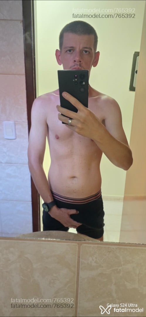 Acompanhante homem com cabelo castanho de olhos castanhos em Votuporanga Acompanhante homem com cabelo castanho de olhos castanhos em Votuporanga - Farina