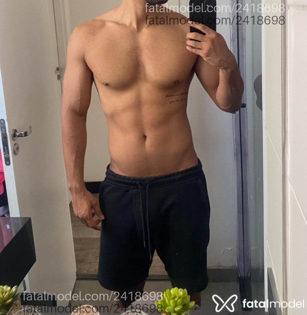 Acompanhante homem morena (o) de olhos pretos - Nicolas
