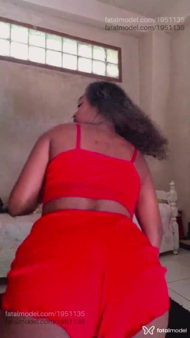 Acompanhante mulher loira (o) de olhos castanhos em Macaé - Preta Rara