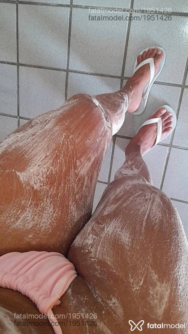 Acompanhante mulher morena (o) de olhos pretos - Júlia Morais