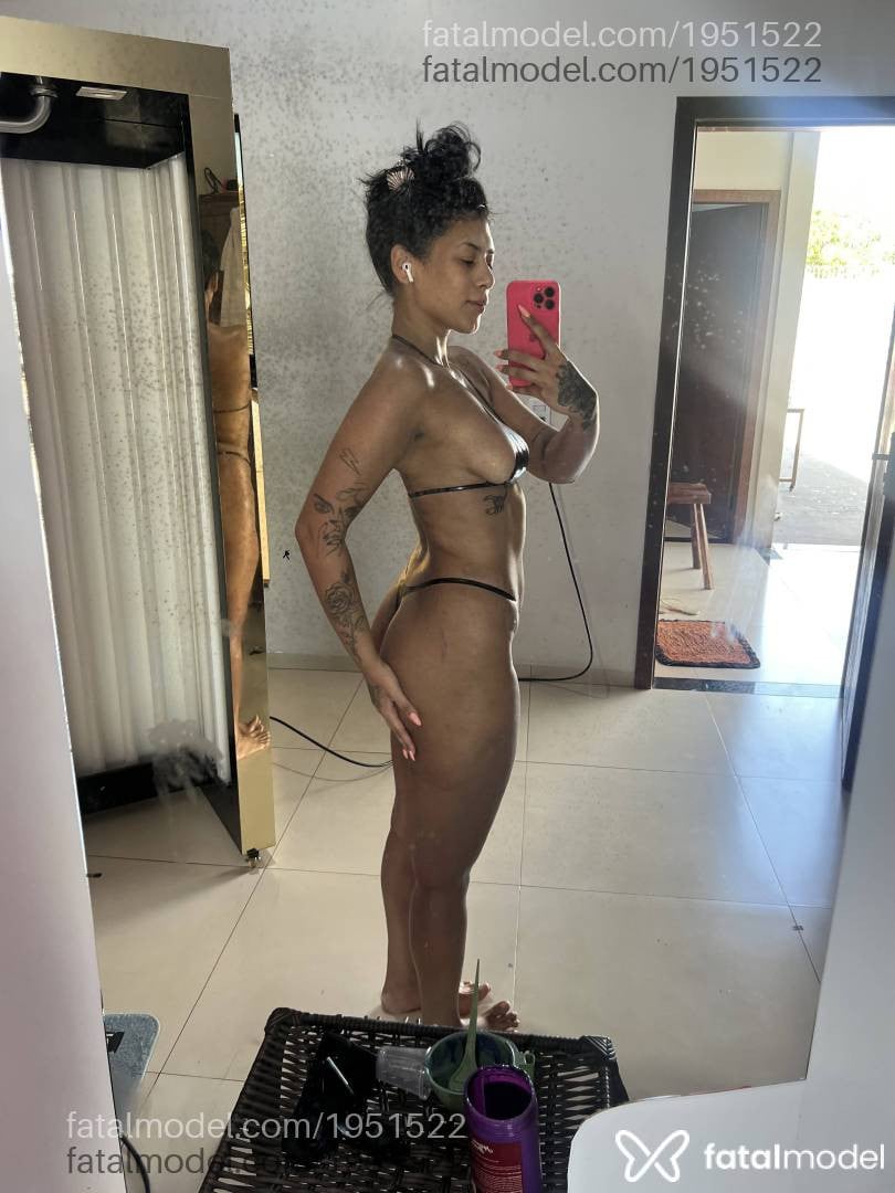 Acompanhante mulher morena (o) de olhos castanhos - Lia