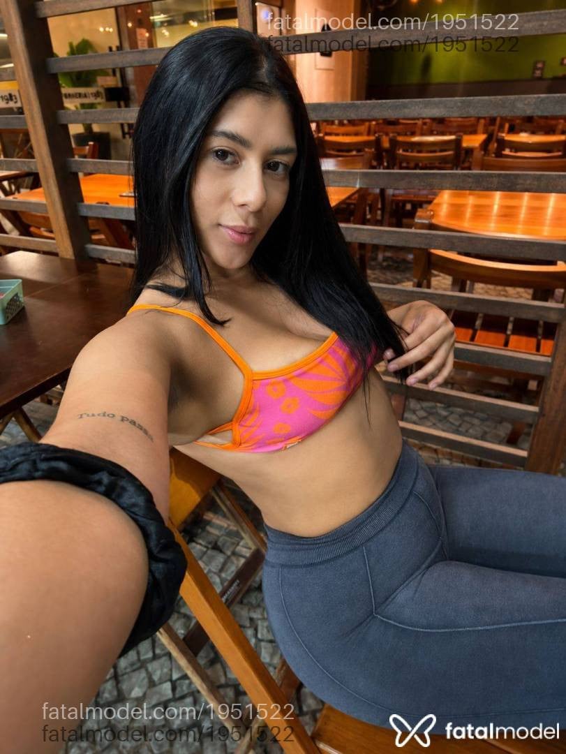 Acompanhante mulher morena (o) de olhos castanhos em Guarapari - Lia