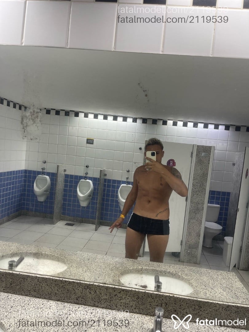 Acompanhante homem morena (o) de olhos pretos - Keven Acompanhante homem morena (o) de olhos pretos - Keven