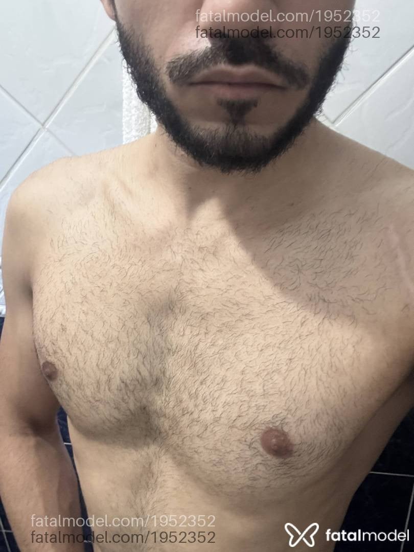 Acompanhante homem com cabelo castanho de olhos castanhos - Tarik Ferraz