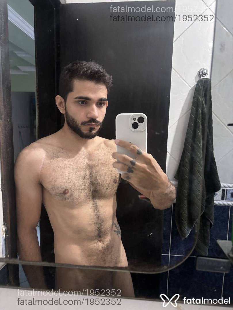 Acompanhante homem com cabelo castanho de olhos castanhos - Tarik Ferraz