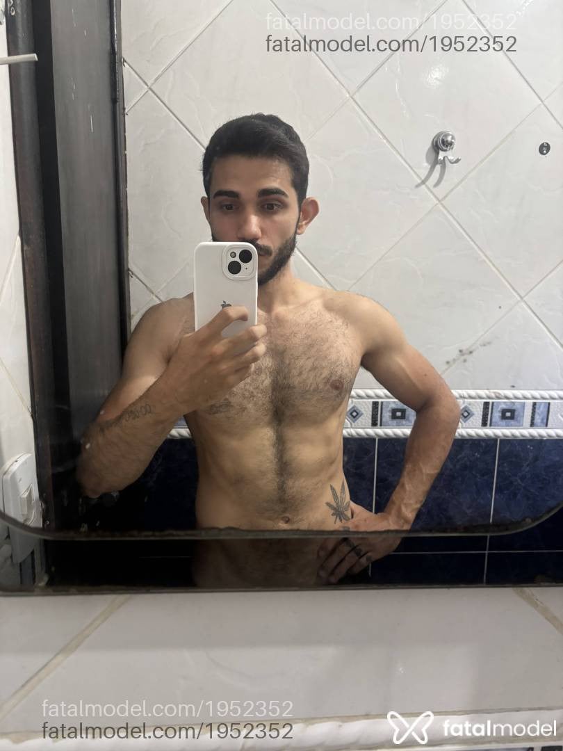 Acompanhante homem com cabelo castanho de olhos castanhos - Tarik Ferraz