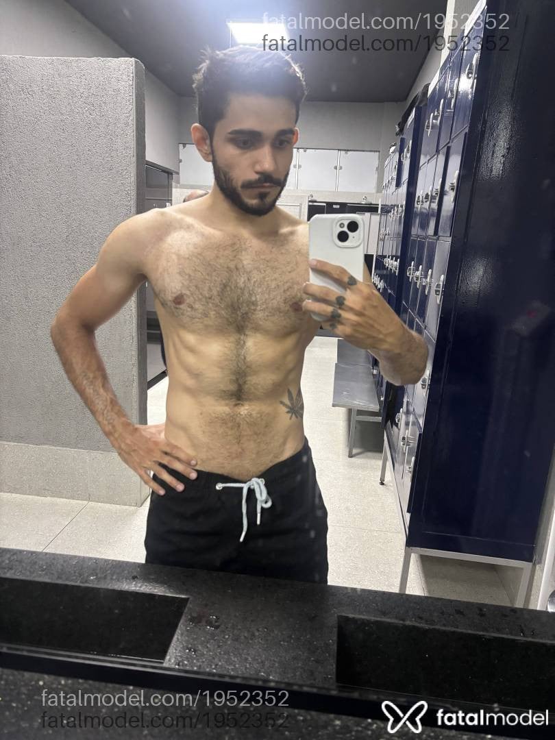 Acompanhante homem com cabelo castanho de olhos castanhos - Tarik Ferraz