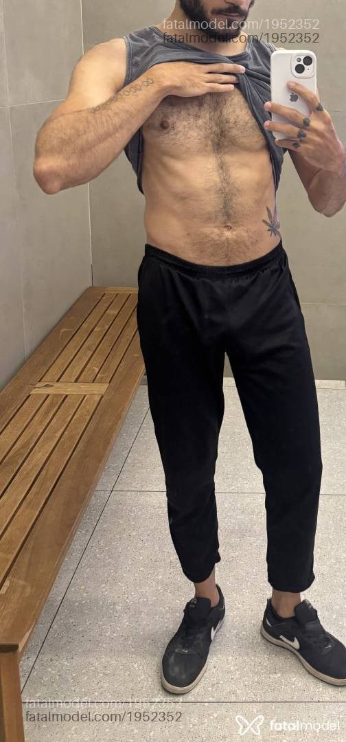 Acompanhante homem com cabelo castanho de olhos castanhos - Tarik Ferraz